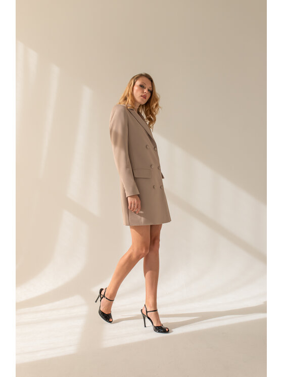Entelier Entelier Sukienka elegancka dwurzędowa Beżowy Comfortable Fit