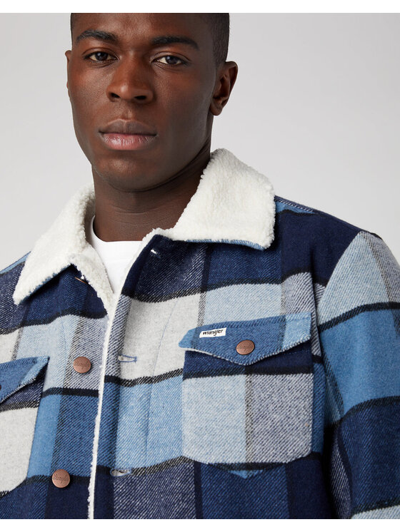 Wrangler Wrangler Kurtka zimowa TRUCKER JACKET Niebieski Regular Fit
