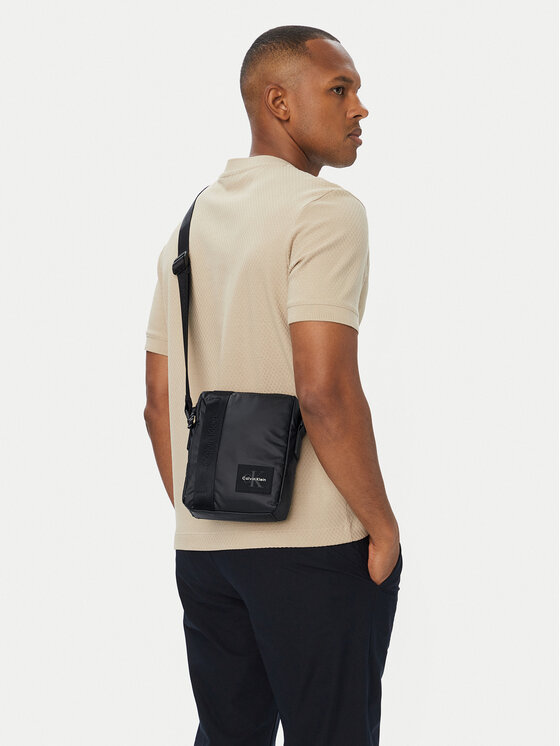 Calvin Klein Мъжка чантичка Rubberized Reporter LV04D3480G Черен