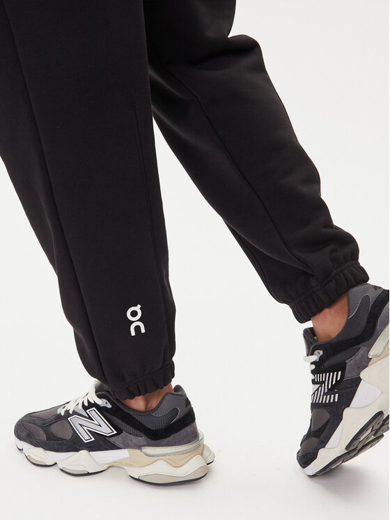 On On Donji dio trenerke Club Pants 1ME1004 Crna Relaxed Fit