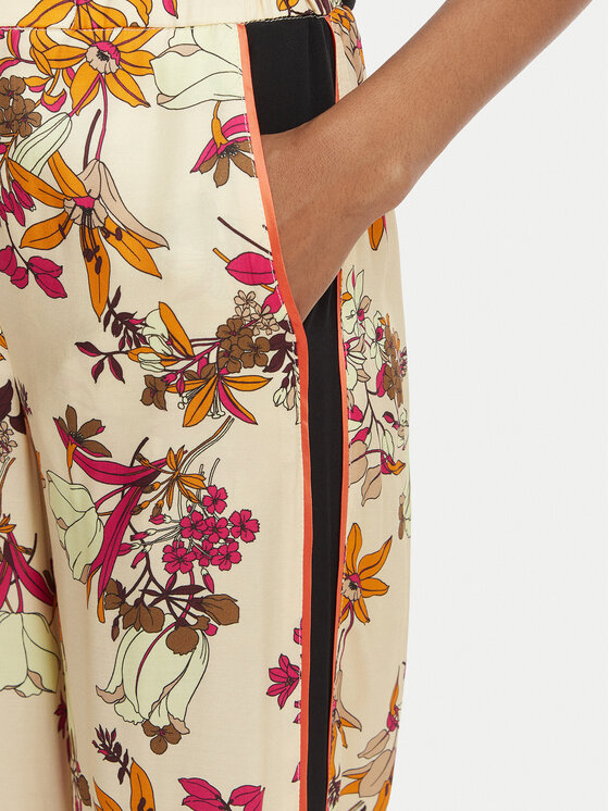 Simona Corsellini Simona Corsellini Παντελόνι υφασμάτινο P26CPPA02001 Έγχρωμο Regular Fit