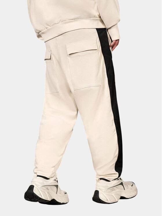 MADE BY SOCIETY MADE BY SOCIETY Spodnie materiałowe Pantaloni Crimson Essence - P17133 Beżowy Basic Fit