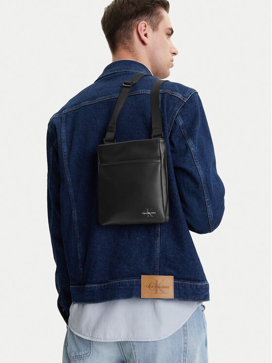 Calvin Klein Jeans Calvin Klein Jeans Taška cez rameno Mono Logo Flat Pack 18 LV04G3107G Čierna