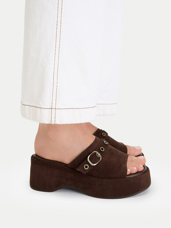 Guess Jeans Guess Jeans Šlepetės CEO-HY20091-1 Ruda