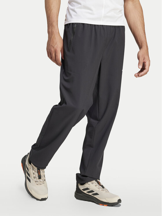 adidas adidas Pohodne hlače Multi Essentials JP0811 Črna Regular Fit