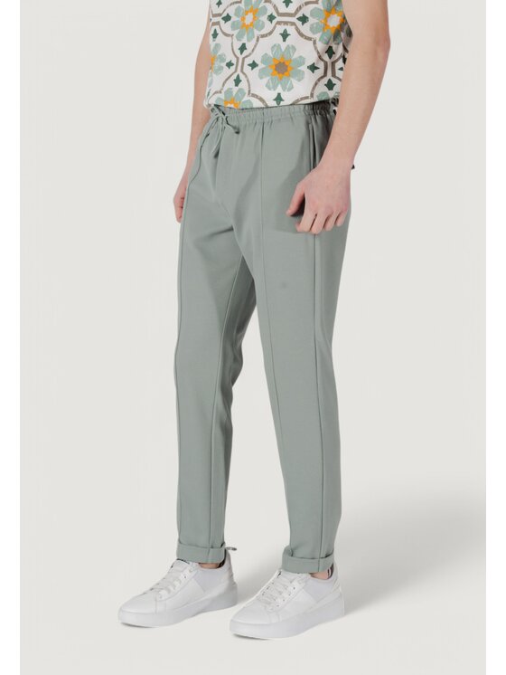 Antony Morato Antony Morato Spodnie dresowe CARROT FIT WITH LOGOED METAL BADGE Zielony Carrot Fit