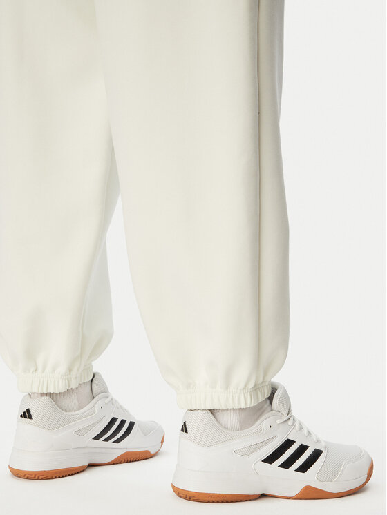 adidas adidas Donji dio trenerke Soft Lux KF8574 Krem Regular Fit
