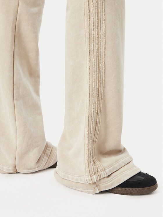 adidas adidas Долнище анцуг Sst Bootcut Pant KT1915 Бежов Bootcut Fit
