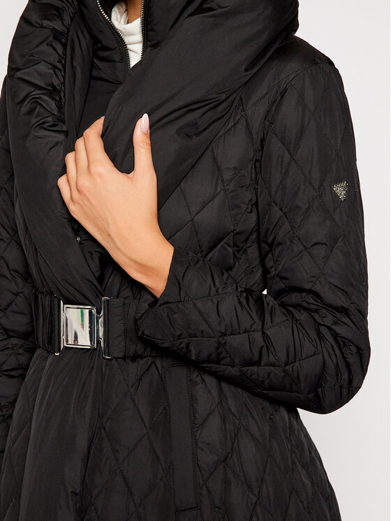 Guess Guess Puhovka Wallis W0BL05 WDEY0 Črna Regular Fit
