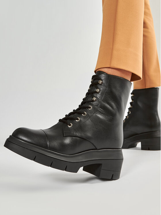 Stuart Weitzman Stuart Weitzman Puszābaki Nisha S0166 Melns