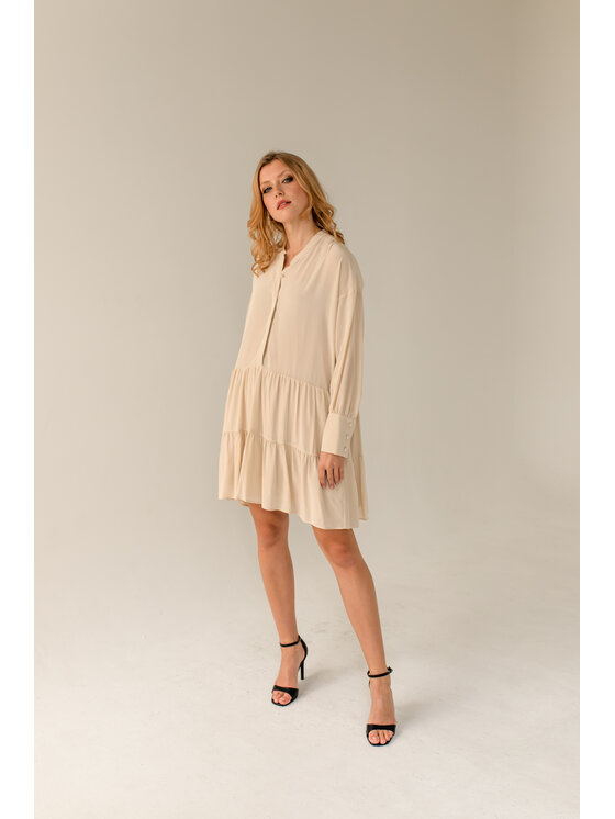 Entelier Entelier Sukienka elegancka z falbanami Beżowy Comfortable Fit