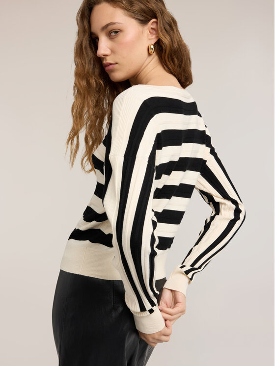 Motivi Motivi Sweter M274W104076N0S3 Biały Regular Fit