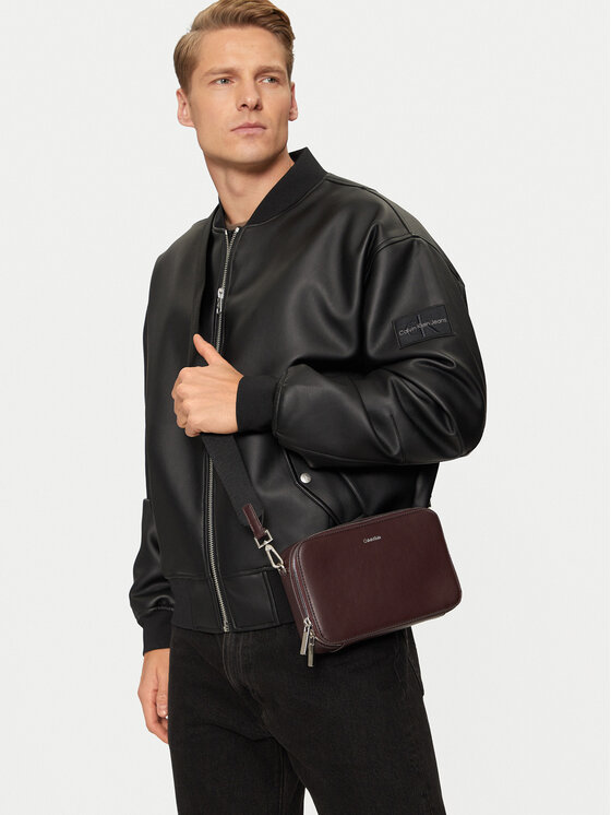 Calvin Klein Calvin Klein Плоска сумка Ck Sleek Camera Bag K50K512750 Коричневий