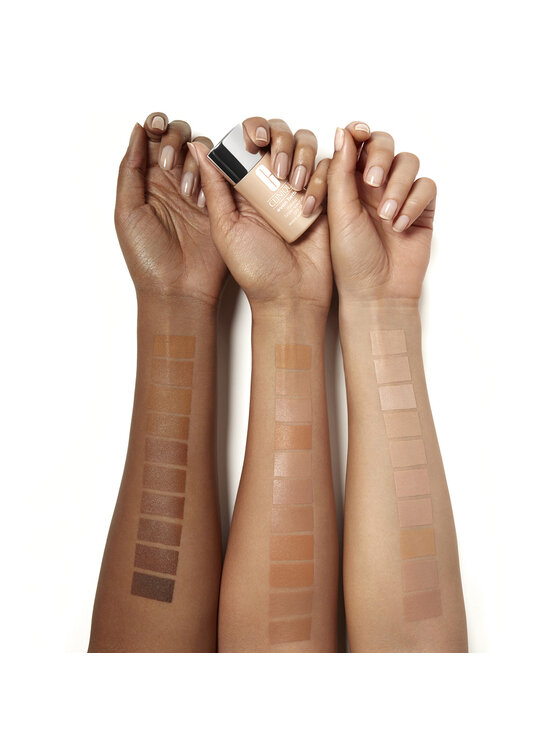 Clinique Clinique Even Better™ Makeup Podkład WN 56 Cashew