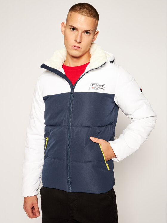 Tommy Jeans Vatovana bunda Tjm Colorblock DM0DM08753 Barevna Regular Fit Modivo.cz
