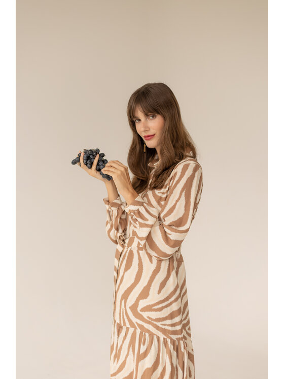 Entelier Entelier Sukienka koszulowa koszulowa maxi Beżowy Comfortable Fit