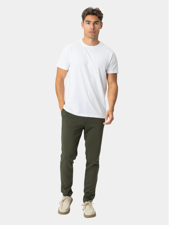TeeShoppen TeeShoppen Spodnie garniturowe 'Perform Collection' Zielony Slim Fit