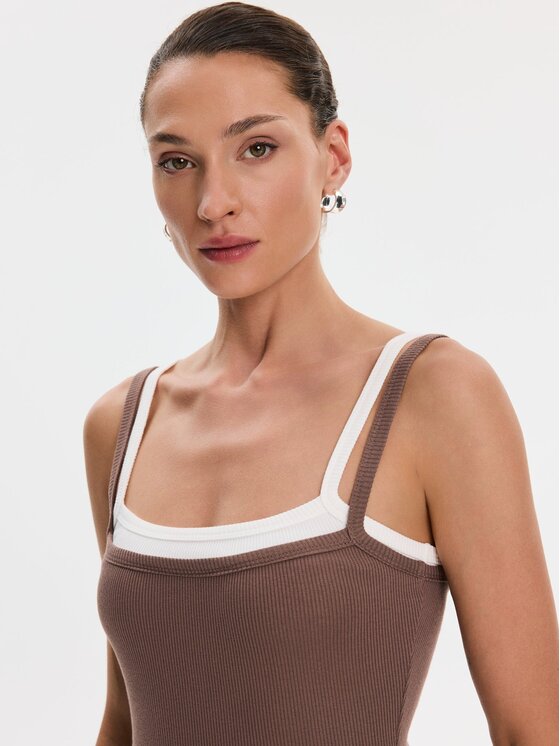 Nudyess Nudyess Sukienka codzienna Lisa z prążka Brązowy Slim Fit
