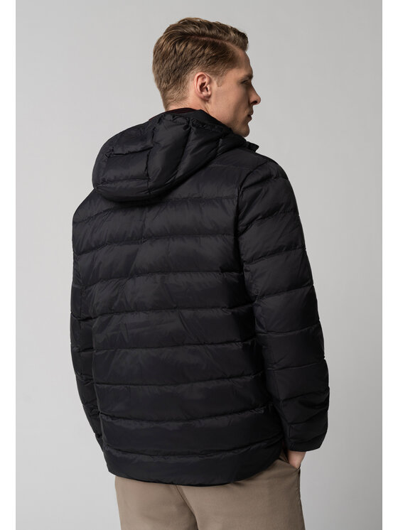 Volcano Volcano Kurtka zimowa J-RIX Czarny Regular Fit
