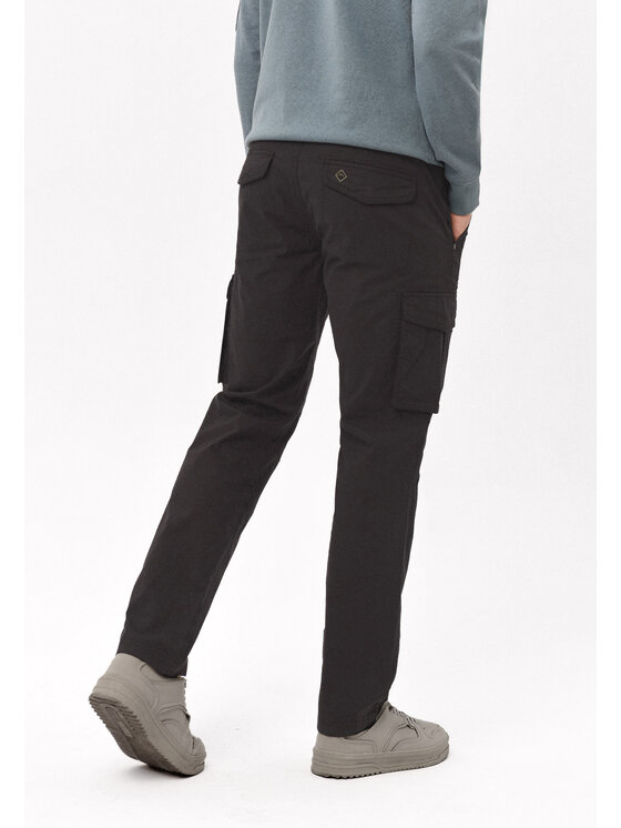 Volcano Volcano Spodnie cargo R-HAMPTER Czarny Regular Fit