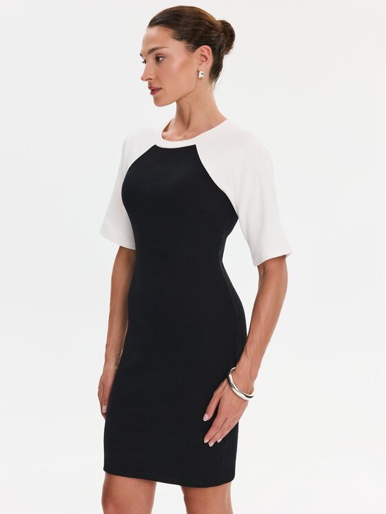 Nudyess Nudyess Sukienka codzienna Livia z prążka Czarny Slim Fit