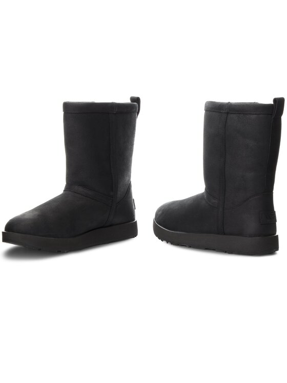 Ugg classic short l waterproof 2025
