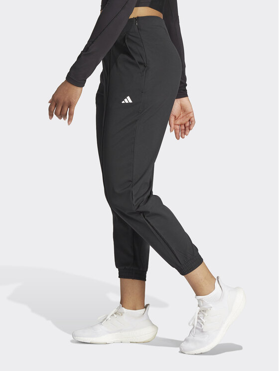 adidas adidas Pantaloni da tuta Train Essentials Minimal IJ5923 Nero Regular Fit