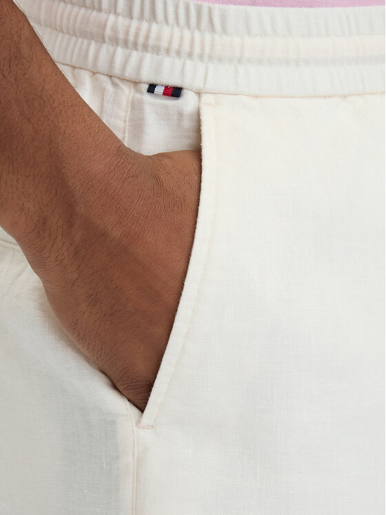 Tommy Hilfiger Tommy Hilfiger Szorty materiałowe Dover MW0MW44358 Biały Regular Fit