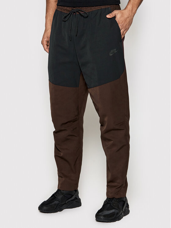 Nike Pantaloni da tuta CU4487 Marrone Standard Fit • Modivo.it