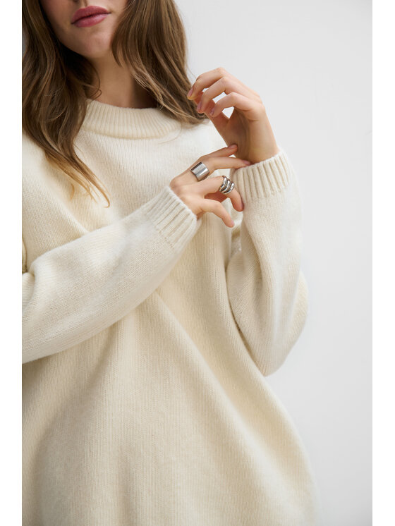 Fobya Fobya Sweter F2115 Kremowy Basic Fit