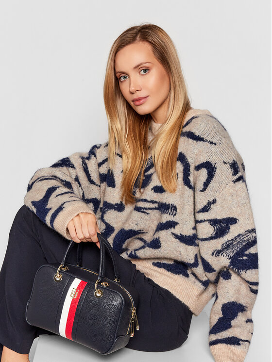 Tommy hilfiger essence 2025 duffle