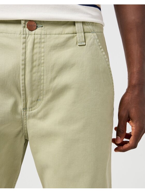 Wrangler Wrangler Pantaloncini di tessuto CJ CHINO SHORTS Verde Regular Fit