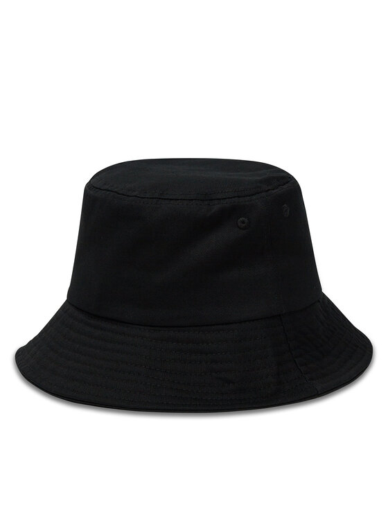 Kapelusz typu bucket widziany z tyłu, całość bryły w kadrze.