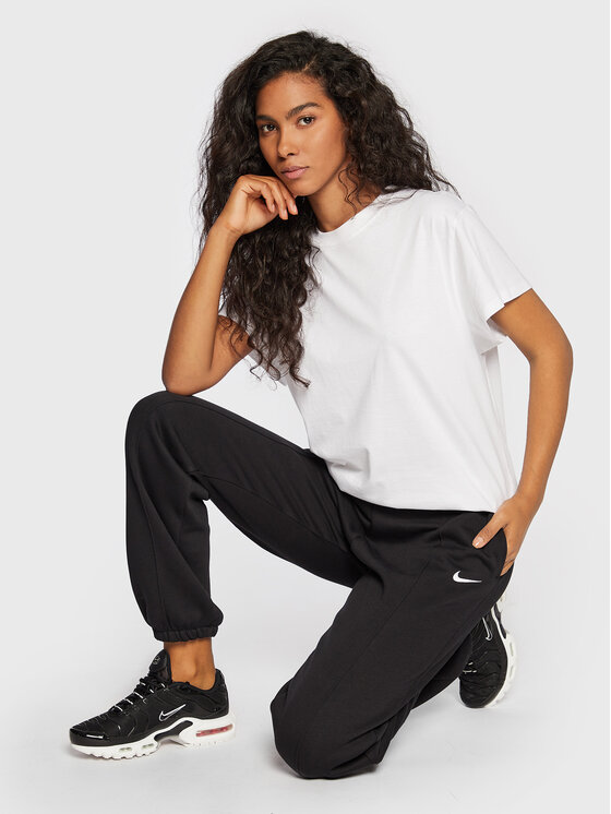 Nike Nike Sporta bikses Sportswear Essential Collection BV4089 Melns Loose Fit