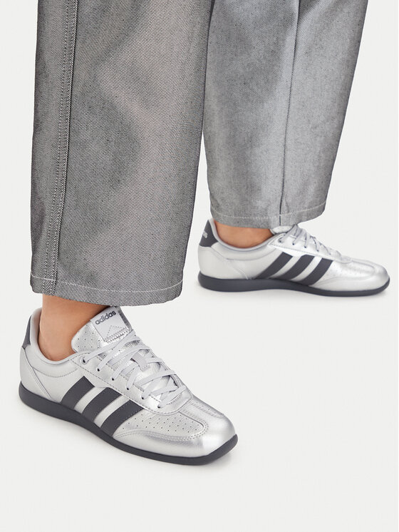 adidas Sneakers Barreda Lo HQ7384 Argintiu