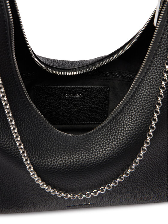 Calvin Klein Calvin Klein Soma Emblem Hw Pebble Shoulder Bag LV04F3495G Melns