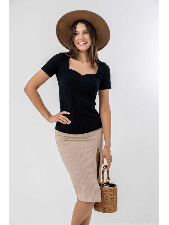 Lunedi Lunedi Top z dekoltem w serce Czarny Regular Fit