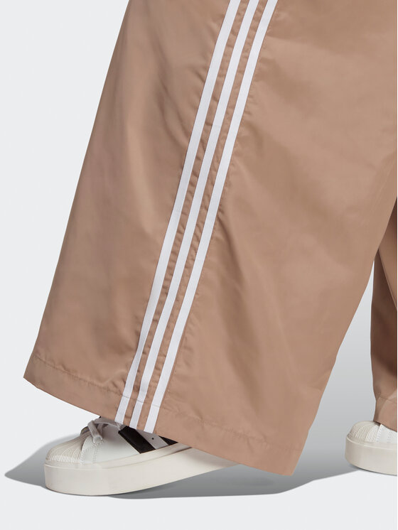 adidas Oversized Tracksuit Bottoms IP7136 Loose Fit Modivo.ua