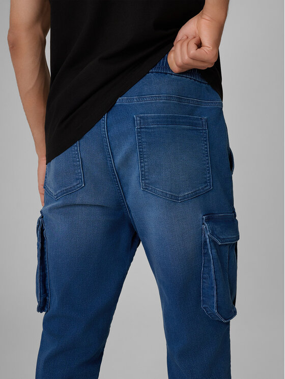 4F 4F Spodnie materiałowe ESSENTIAL Regular Fit