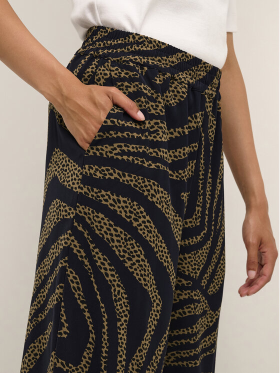 Karen by Simonsen Karen by Simonsen Hlače iz tkanine Hilja 10104284 Črna Casual Fit