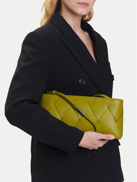 Calvin Klein Calvin Klein Ročna torba Ck Woven Elongated Shoulder Bag K60K612992 Zelena