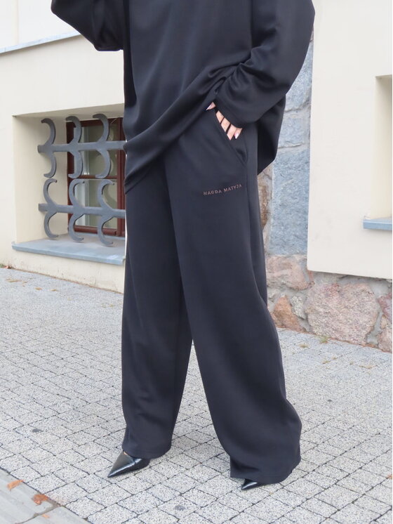 Magda Matyja Magda Matyja Spodnie dzianinowe JETLAG TROUSERS BLACK Czarny Loose Fit
