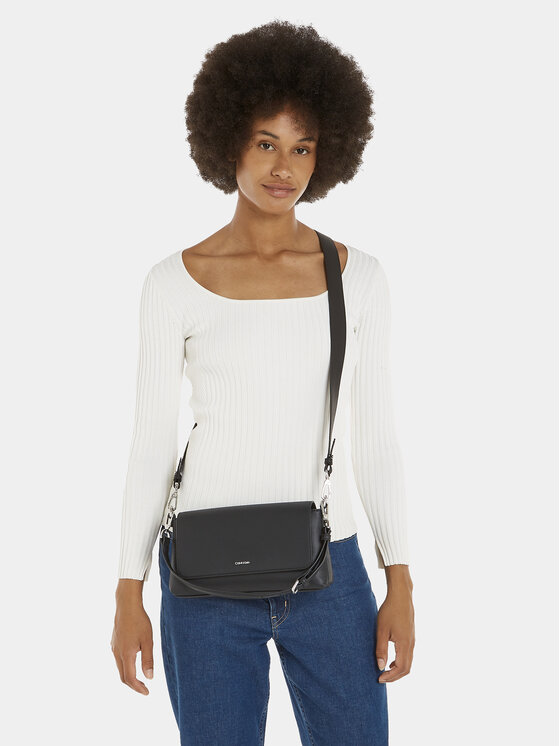 Calvin Klein Calvin Klein Τσάντα Ck Must Shoulder Bag K60K611928 Μαύρο