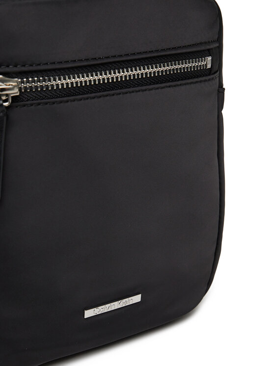 Calvin Klein Calvin Klein Мъжка чантичка Sleek Nylon Reporter LV04D3176G Черен