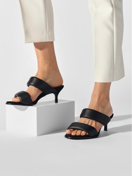 Furla Furla Παντόφλες Vega YG07VEG-2S0000-O6000-1-065-20-IT-3900 S Μαύρο