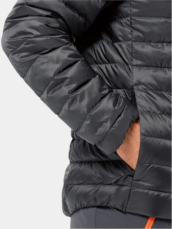 Jack Wolfskin Jack Wolfskin Vatovaná bunda Pilvi Down Jkt 1207701 Čierna Regular Fit