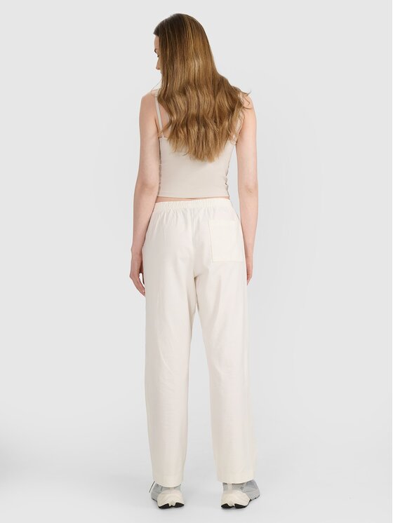 4F 4F Spodnie materiałowe 4FRSS25TTROF1448-11S Biały Relaxed Fit