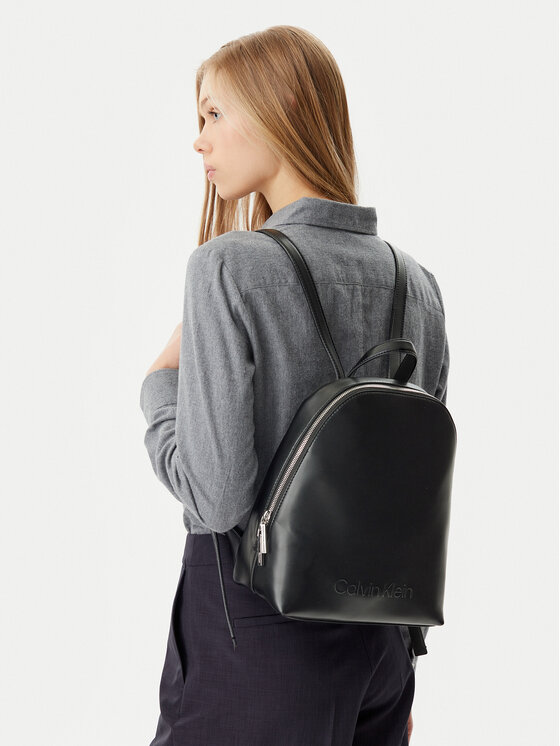 Calvin Klein Calvin Klein Mugursoma K60K613185 Melns