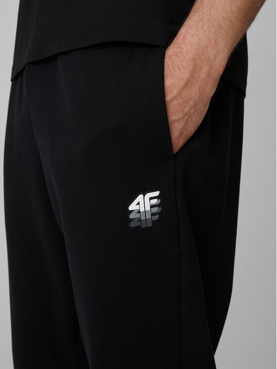 4F 4F Spodnie dresowe COMMERCIAL Czarny Loose Fit