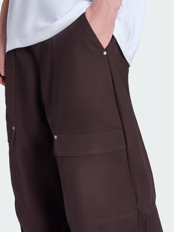 adidas adidas Spodnie materiałowe 161746 Brązowy ciemny Loose Fit